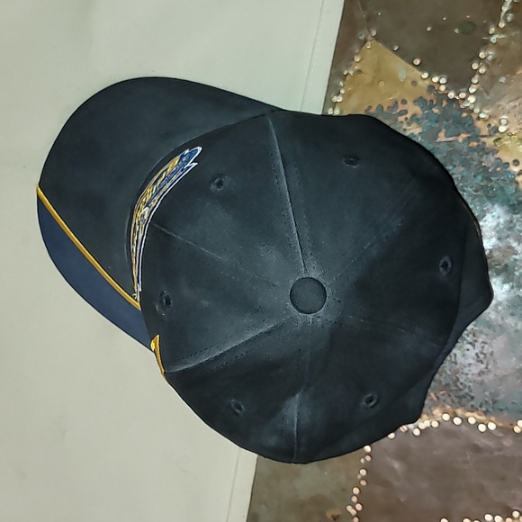 2002. Brickyard 400. Limited Edition 833 of  2002. Velcro-strap. Embroidered. - Picture 6 of 9